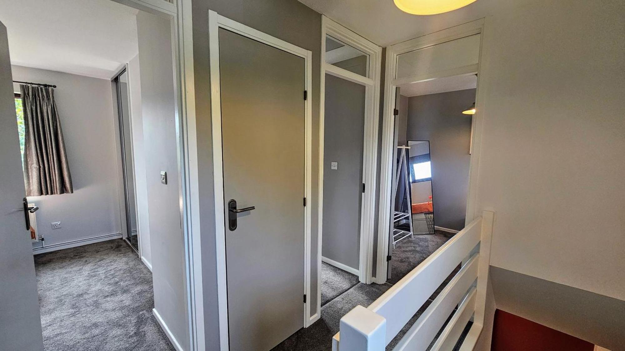 Grassmere - 3 Bed House With Private Garden ฮอร์เลย์ ภายนอก รูปภาพ