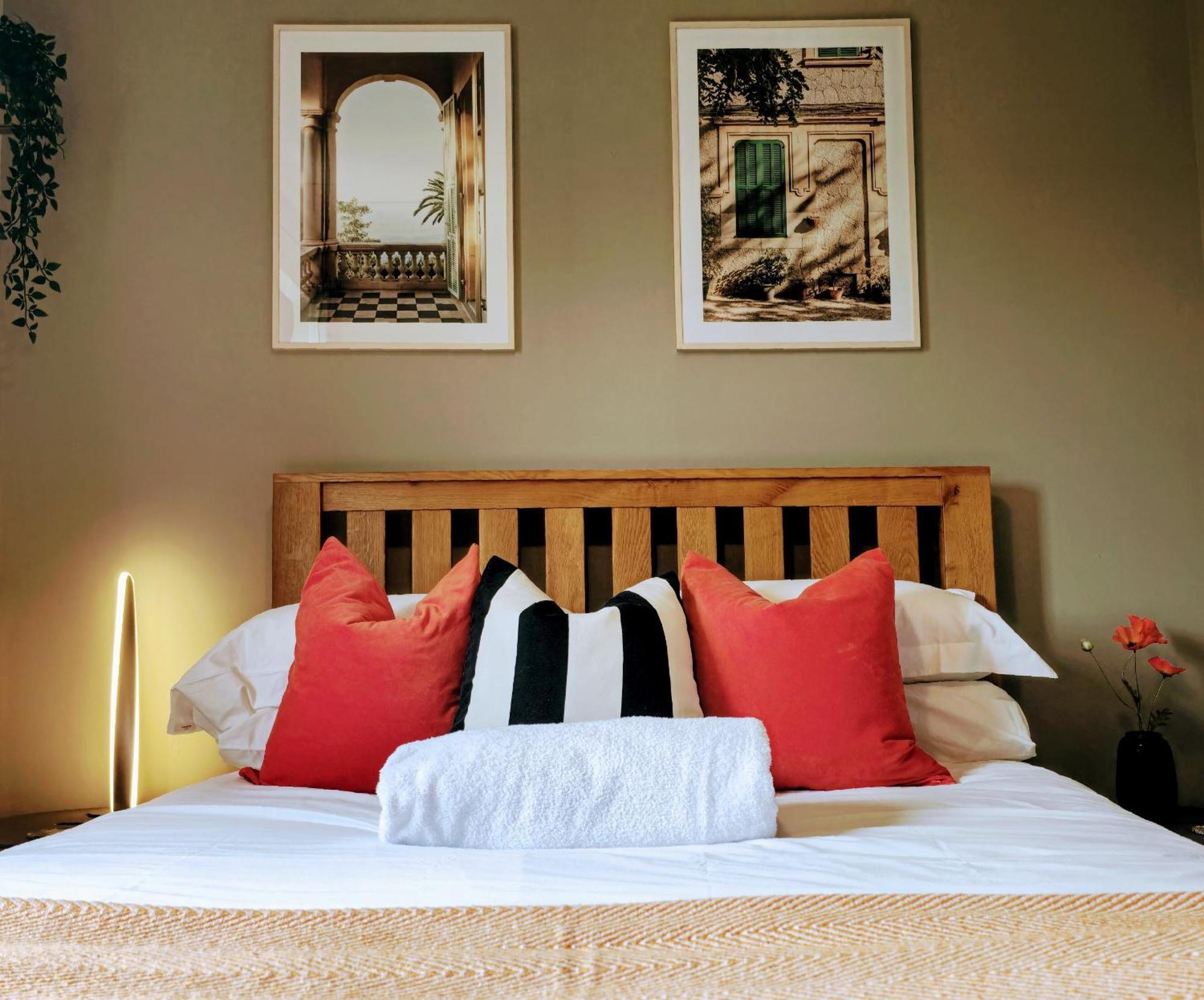 Grassmere - 3 Bed House With Private Garden ฮอร์เลย์ ภายนอก รูปภาพ