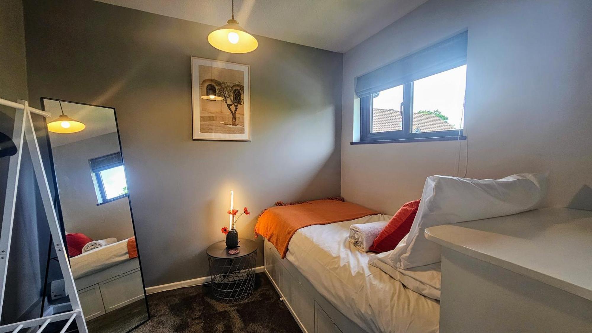 Grassmere - 3 Bed House With Private Garden ฮอร์เลย์ ภายนอก รูปภาพ