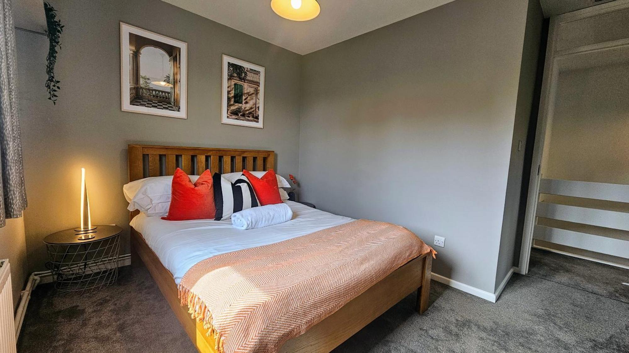 Grassmere - 3 Bed House With Private Garden ฮอร์เลย์ ภายนอก รูปภาพ